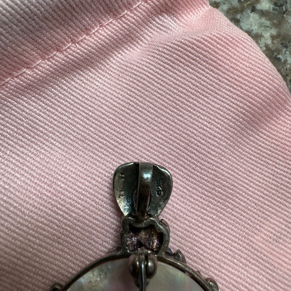 Vintage Mother of Pearl brooch - Picture 3 of 6